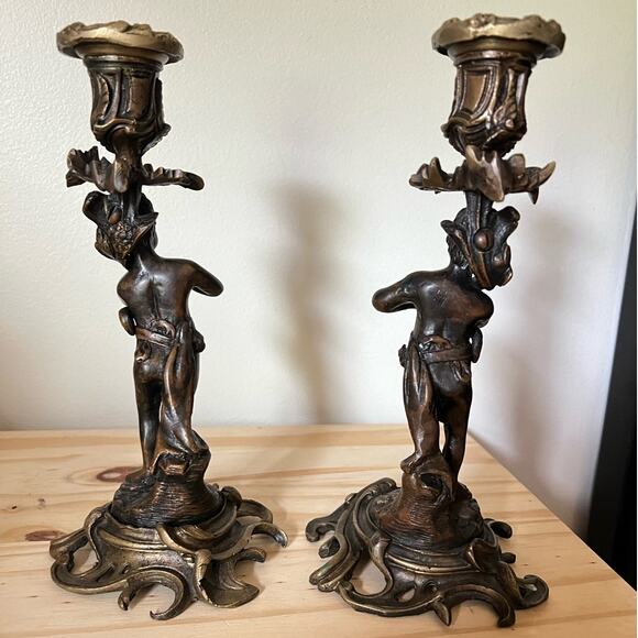 S/2 Antique Rococo-Style Victorian Cherub Babies in Nature Brass Candlesticks - Picture 3 of 8